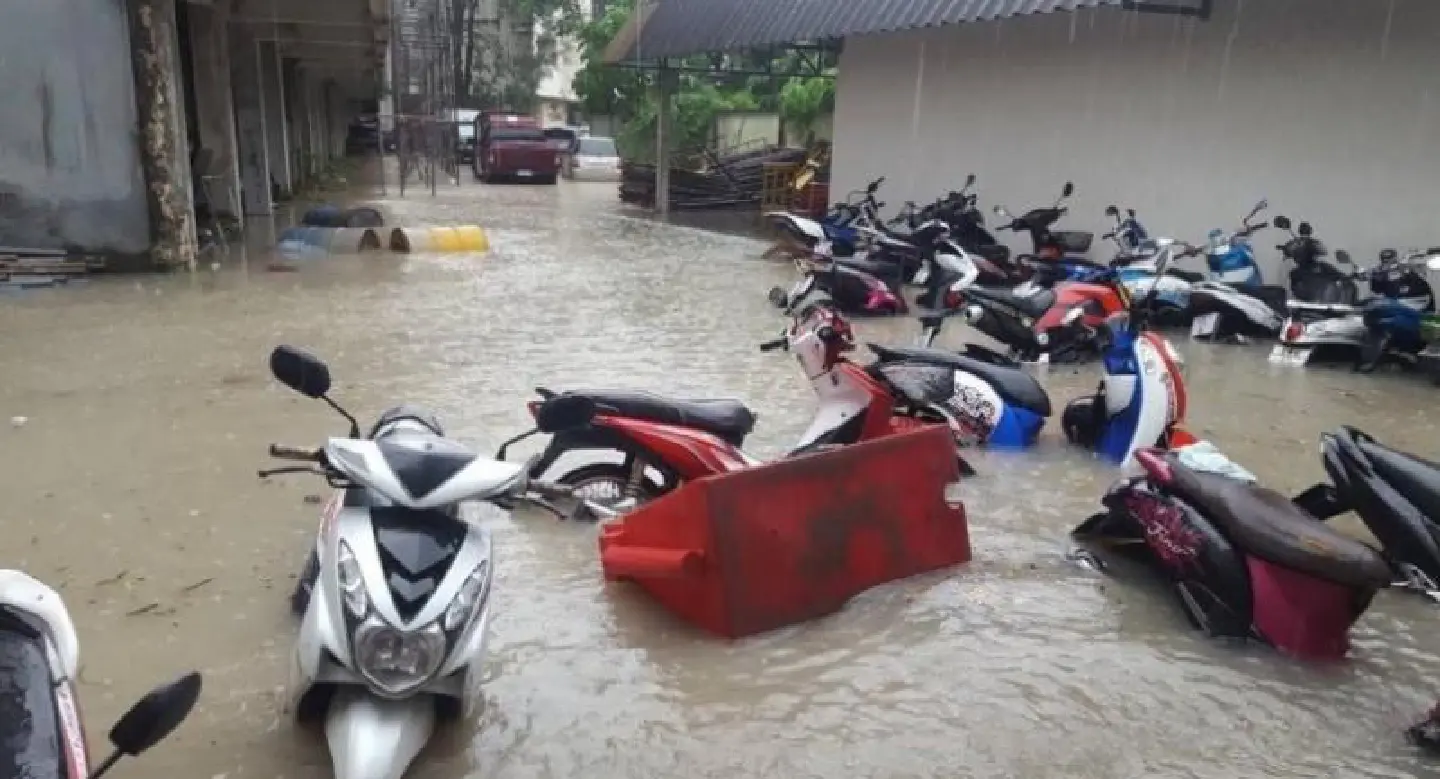 Wet feet at Patong Police Station again Wet feet at Patong Police Station again