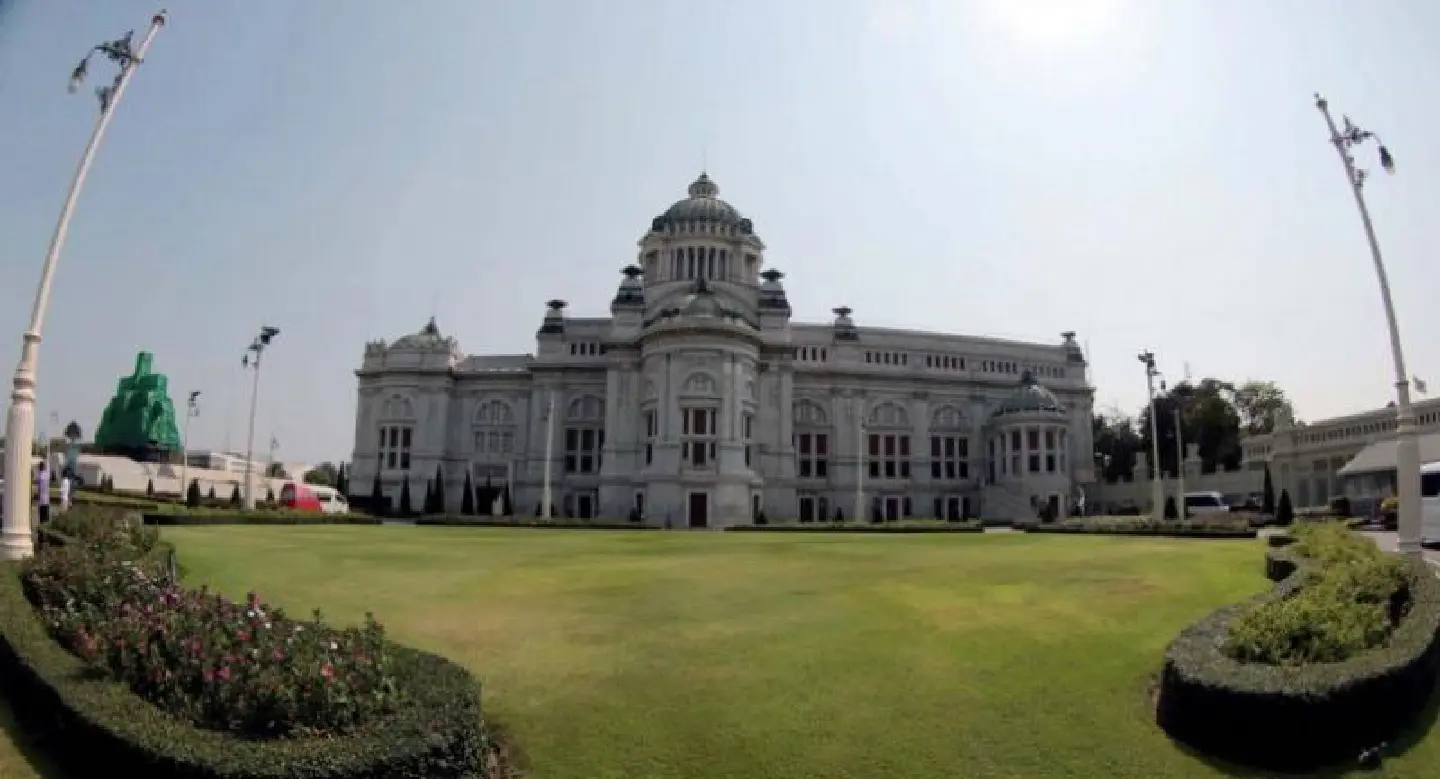 Ananta Samakhom Throne Hall open to visitors until Sept 30