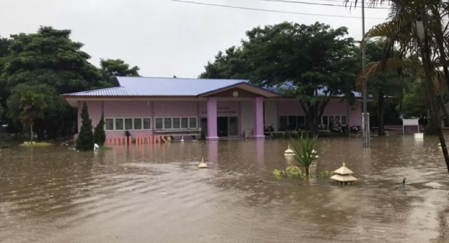 Phichit hit by floods following overnight heavy downpours Phichit hit by floods following overnight heavy downpours