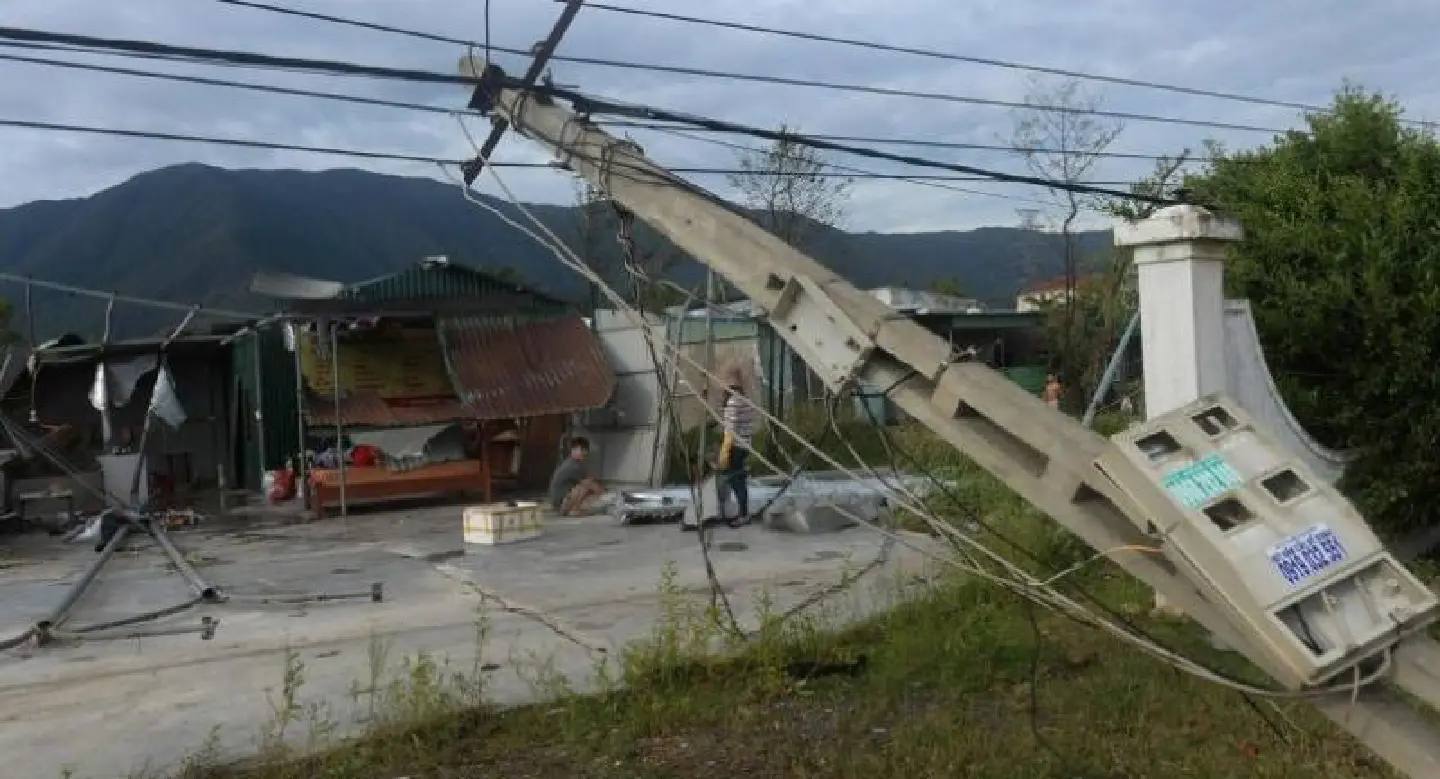 Widespread destruction in central Vietnam after major typhoon Widespread destruction in central Vietnam after major typhoon