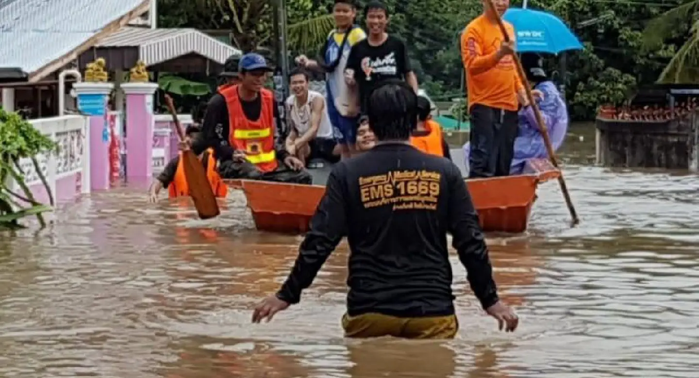 Weakened storm Doksuri unleashes deluge, causing floods Weakened storm Doksuri unleashes deluge, causing floods