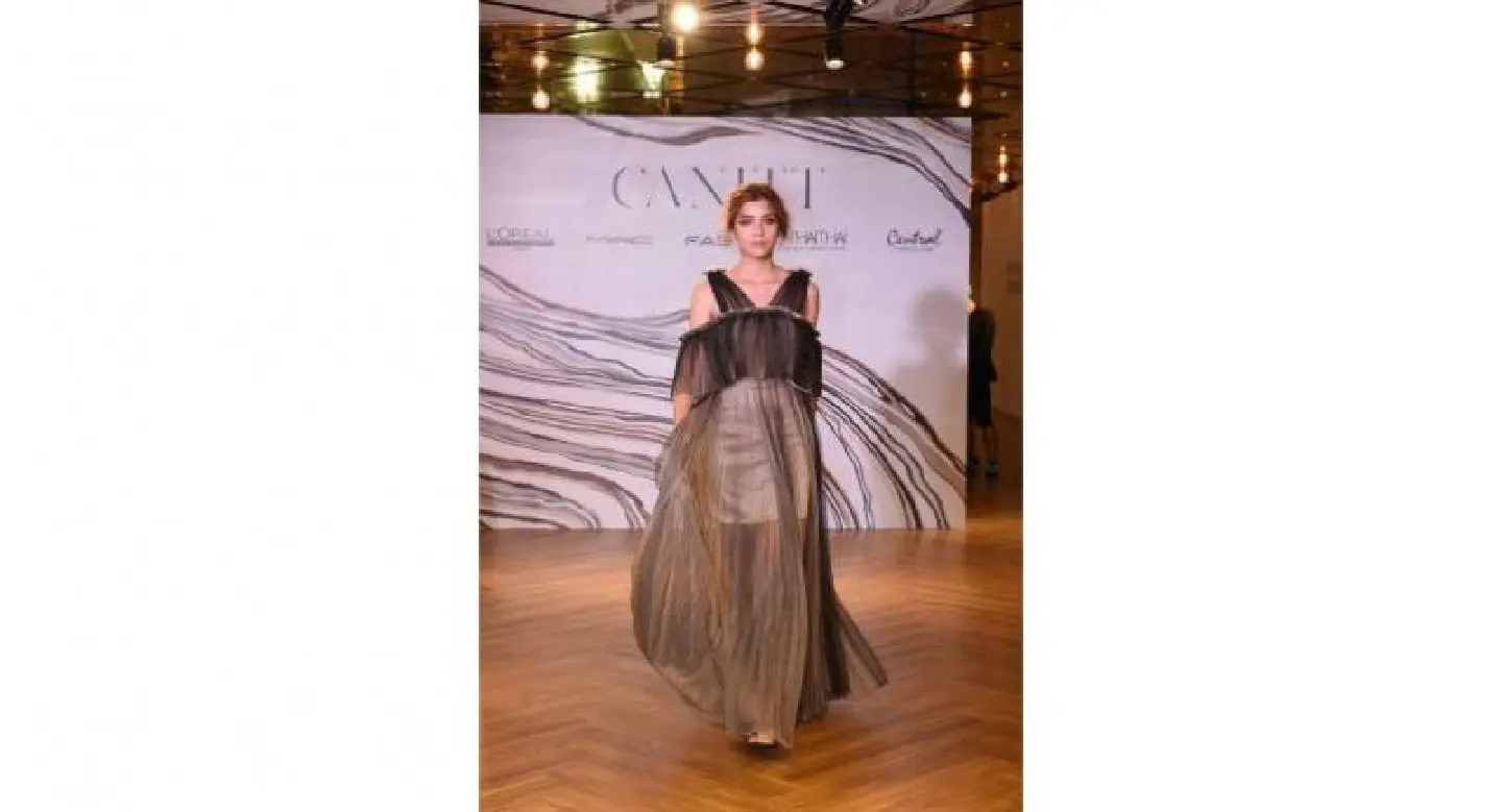 Shapely in satin and tulle Shapely in satin and tulle