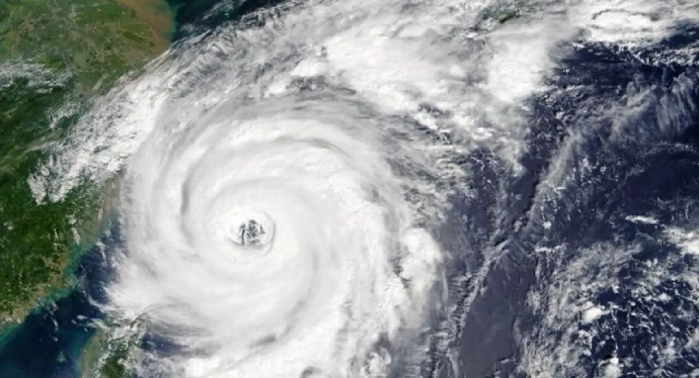 Hundreds of flights grounded as typhoon slams Japan Hundreds of flights grounded as typhoon slams Japan