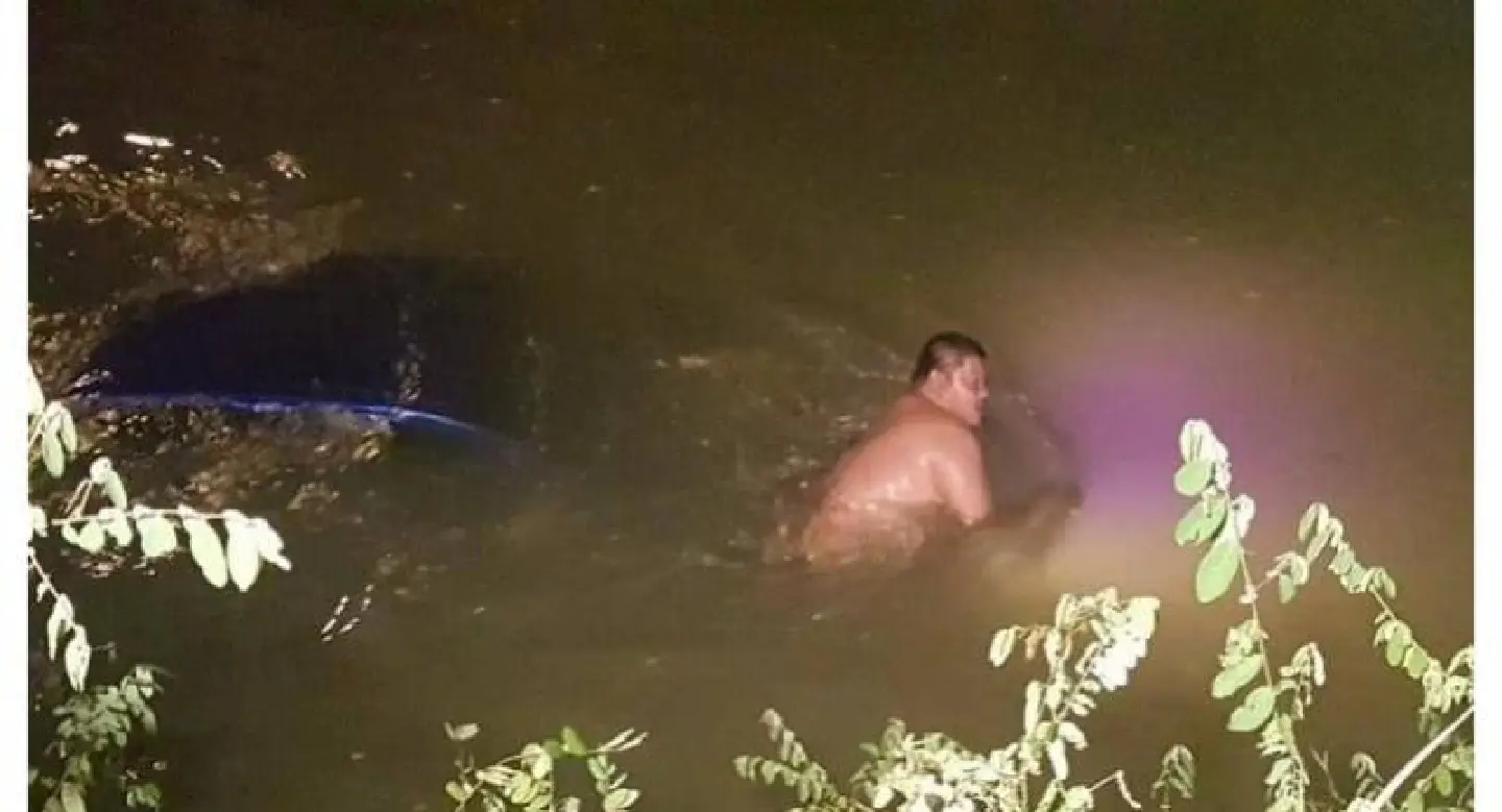 Man drowns after his pickup plunges into Phetchaburi canal Man drowns after his pickup plunges into Phetchaburi canal
