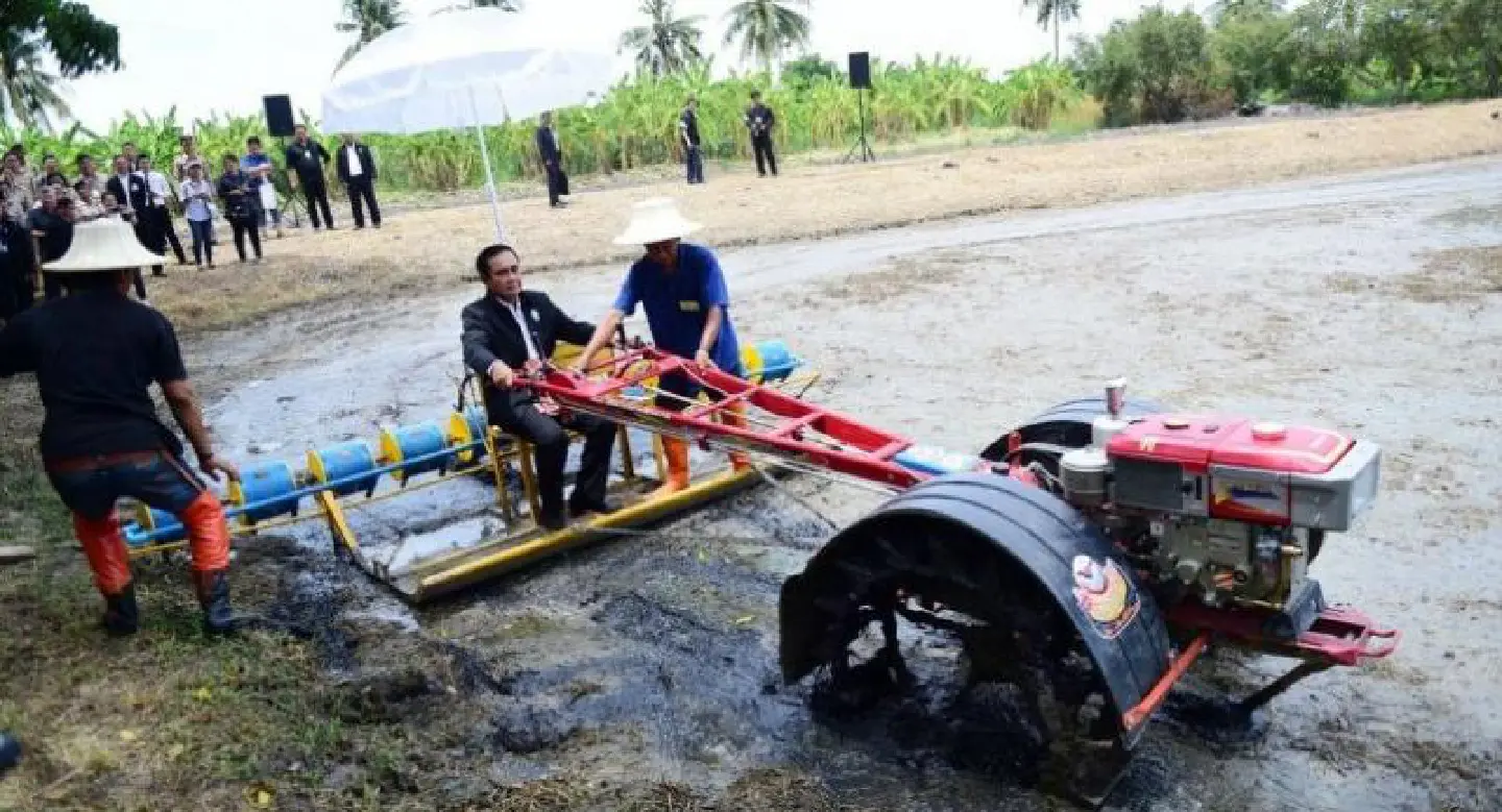 Prayut reaches out to Central residents Prayut reaches out to Central residents