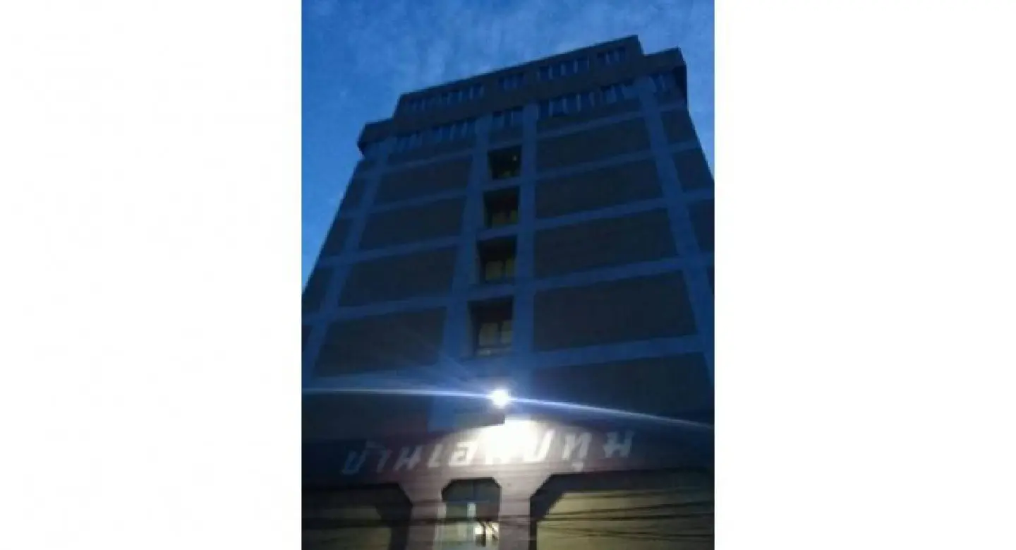 Couple found shot dead inside locked condo room Couple found shot dead inside locked condo room