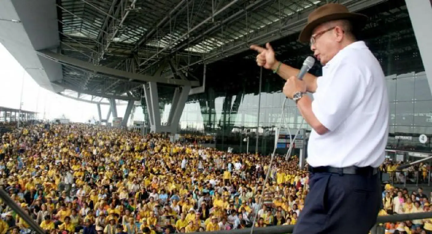 Ex-PAD leaders slapped with Bt522m siege bill Ex-PAD leaders slapped with Bt522m siege bill