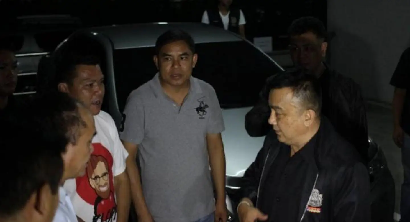 Two cops suspected of planning to get rid of ‘Yingluck’s getaway car’ Two cops suspected of planning to get rid of ‘Yingluck’s getaway car’
