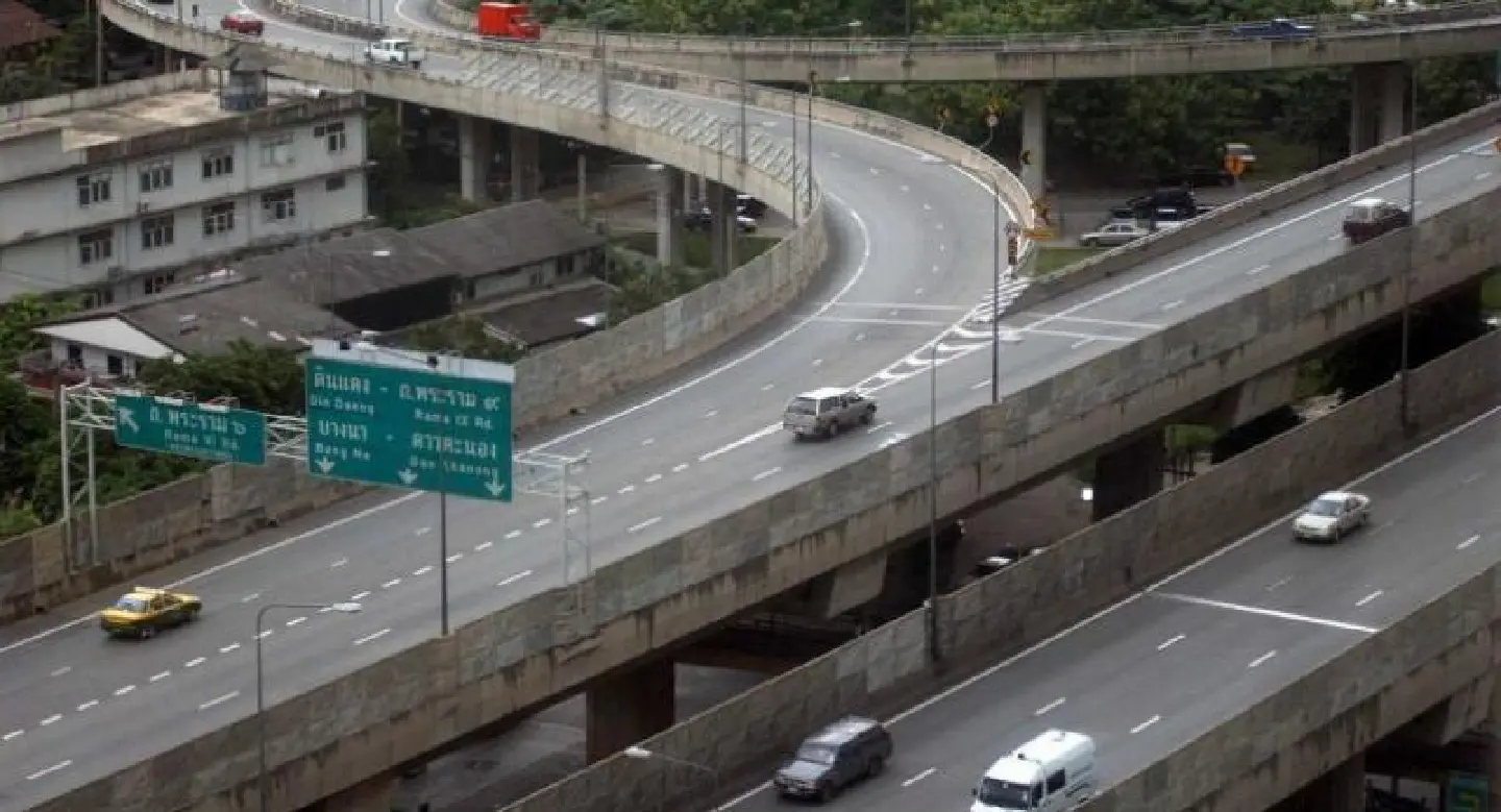 About 1.8 million cars used expressways each day About 1.8 million cars used expressways each day