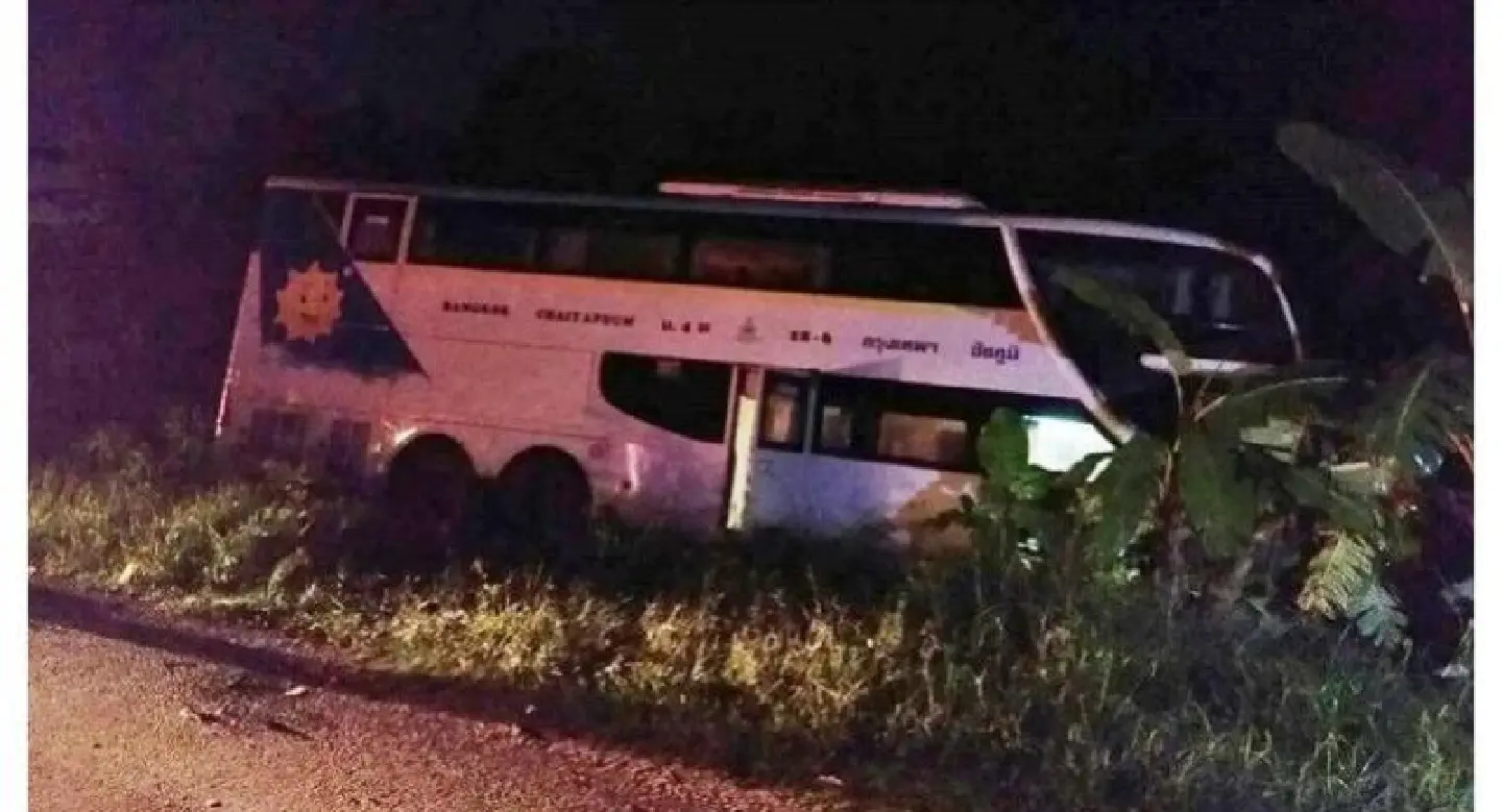 13 hurt in bus crash in Chaiyaphum 13 hurt in bus crash in Chaiyaphum
