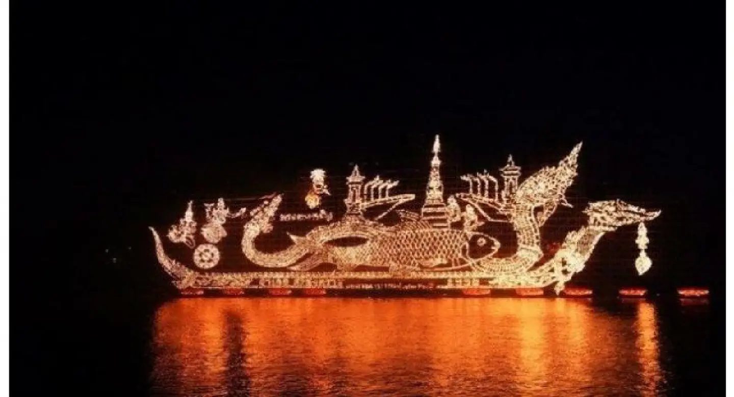 Nakhon Phanom Illuminated Boat Procession 2017
