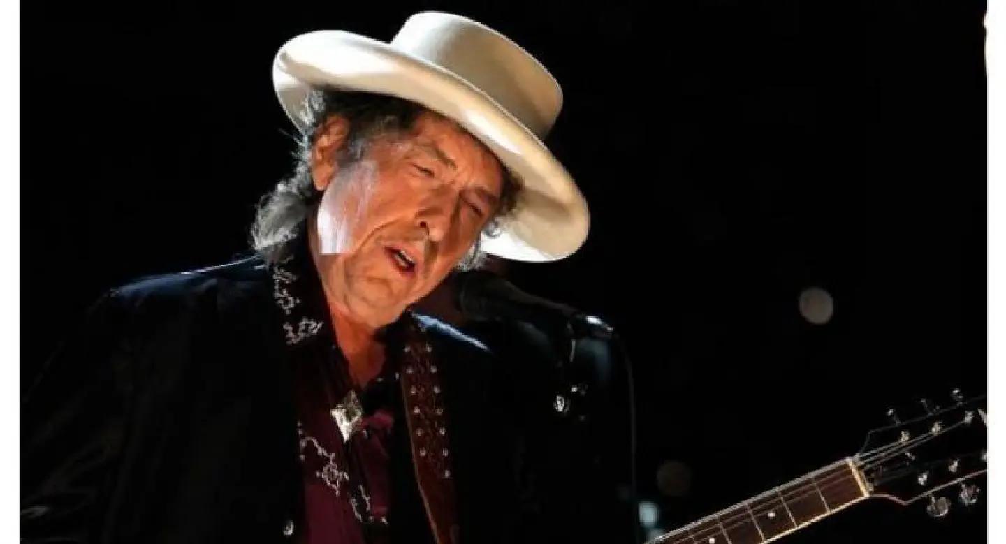 2017 Nobels to turn page on Dylan, anti-nuke buzz for peace prize