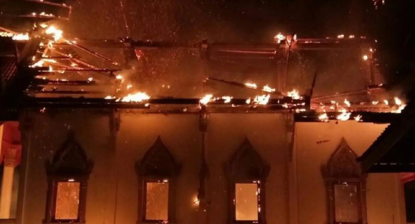 Chapel in Phrae temple damaged in fire Chapel in Phrae temple damaged in fire