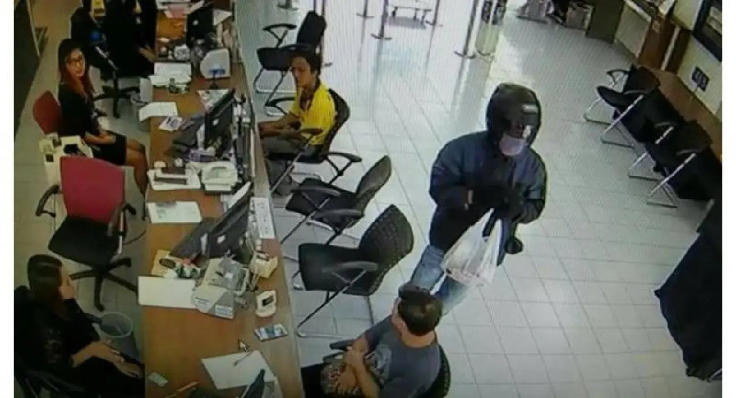 Gunman robs SCB branch in Chachoengsao Gunman robs SCB branch in Chachoengsao