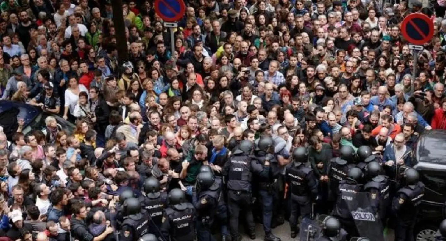 Clashes as riot police crack down on banned Catalan vote Clashes as riot police crack down on banned Catalan vote