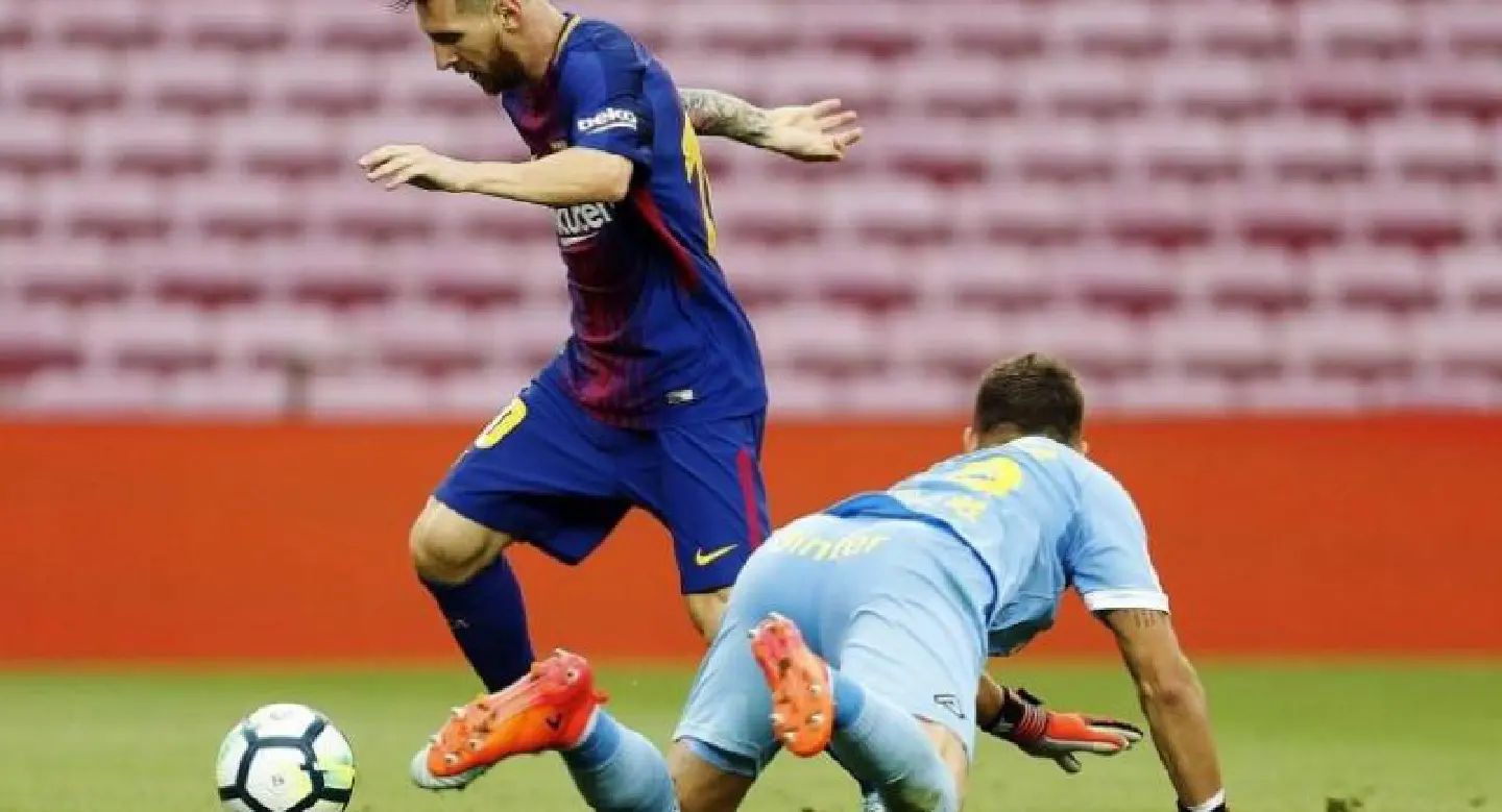 Barca win behind closed doors amid Catalonia clashes Barca win behind closed doors amid Catalonia clashes