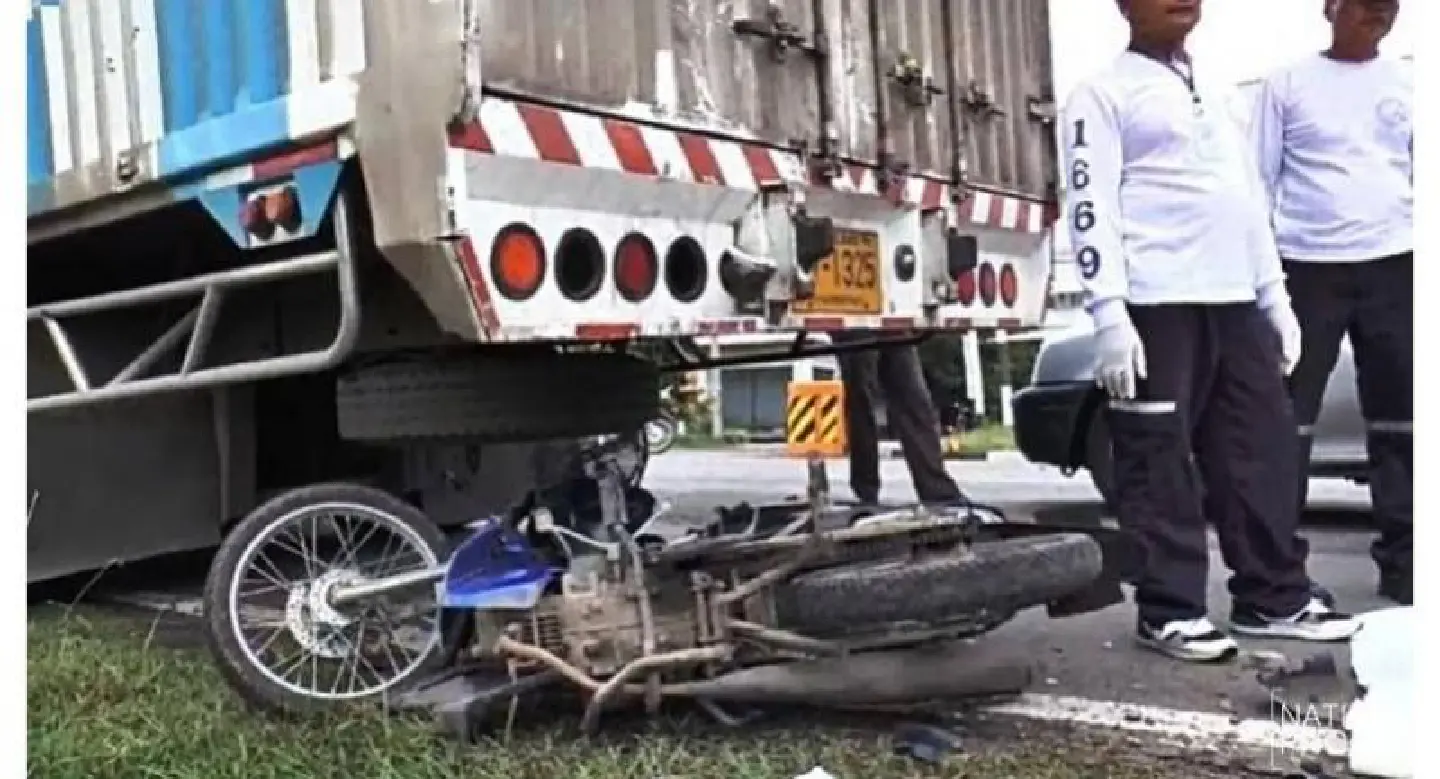 Two Buri Ram men killed as bike hits parked truck Two Buri Ram men killed as bike hits parked truck