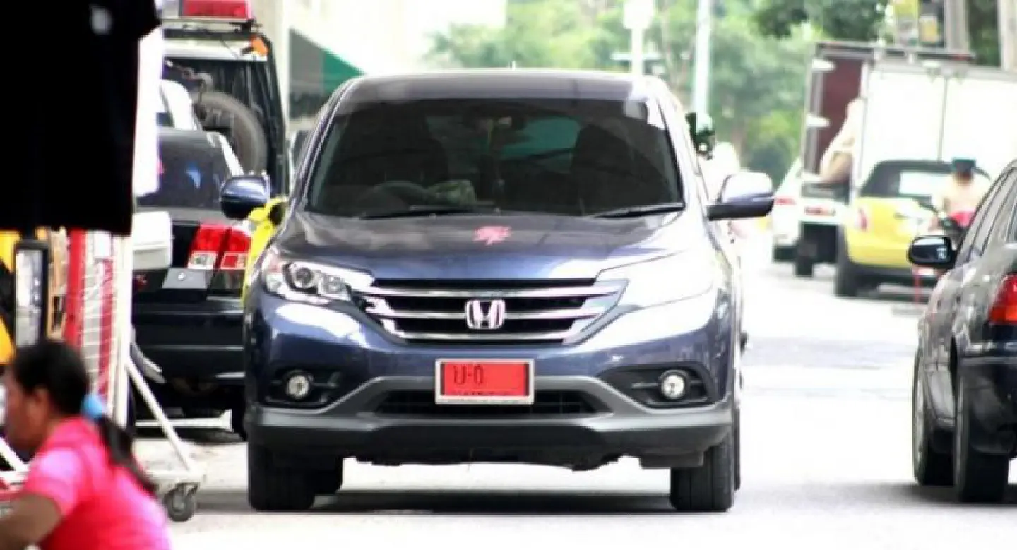 Overdue red licence plate drivers face Bt10,000 fine Overdue red licence plate drivers face Bt10,000 fine