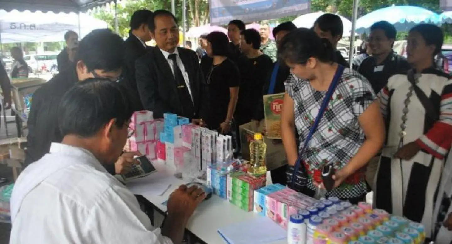 Welfare card users stock up on rice, eggs, sauce and oil Welfare card users stock up on rice, eggs, sauce and oil