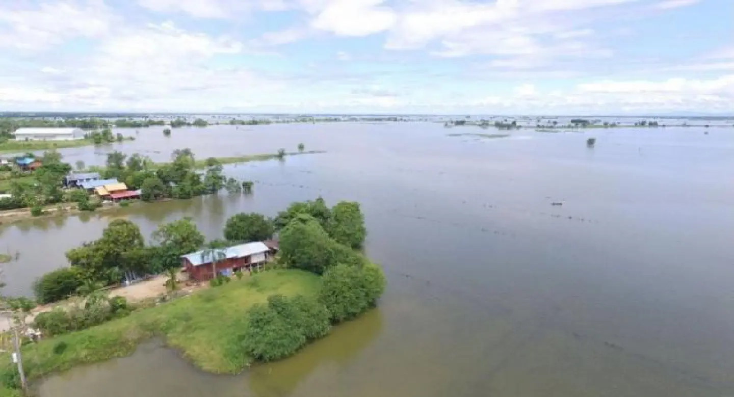 Retaining fields full, water over-running banks of Yom River Retaining fields full, water over-running banks of Yom River