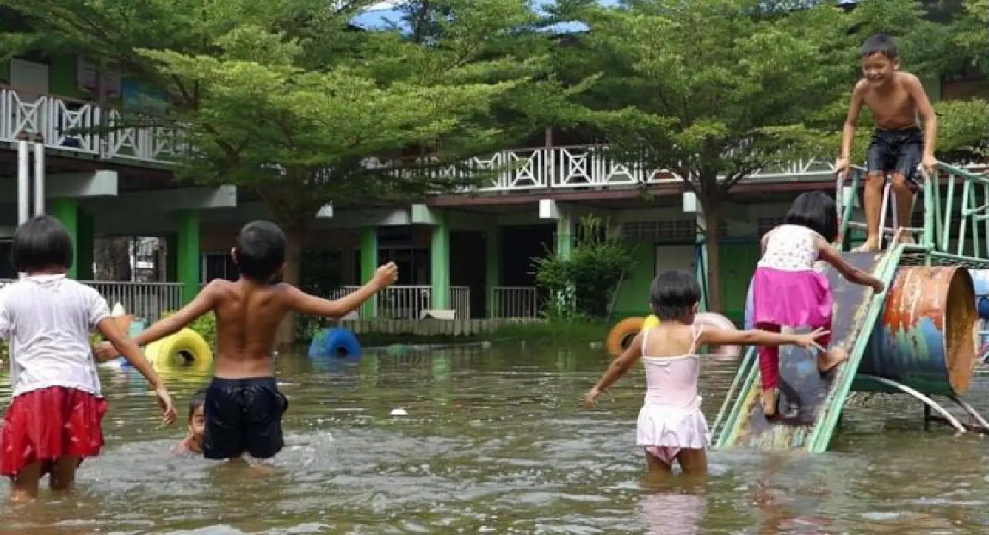 River residents warned of impending flooding River residents warned of impending flooding