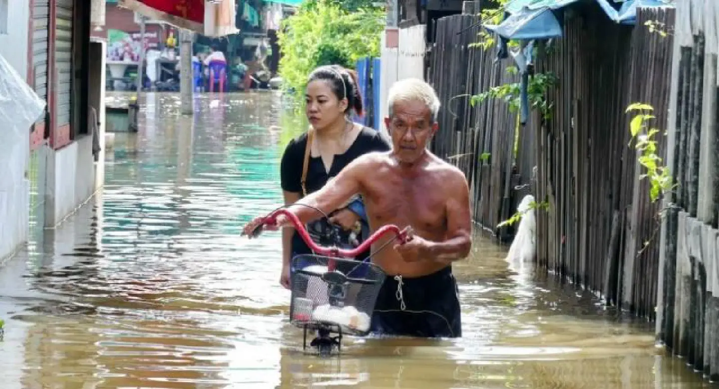 Dam gates open in urgent effort to control flooding Dam gates open in urgent effort to control flooding