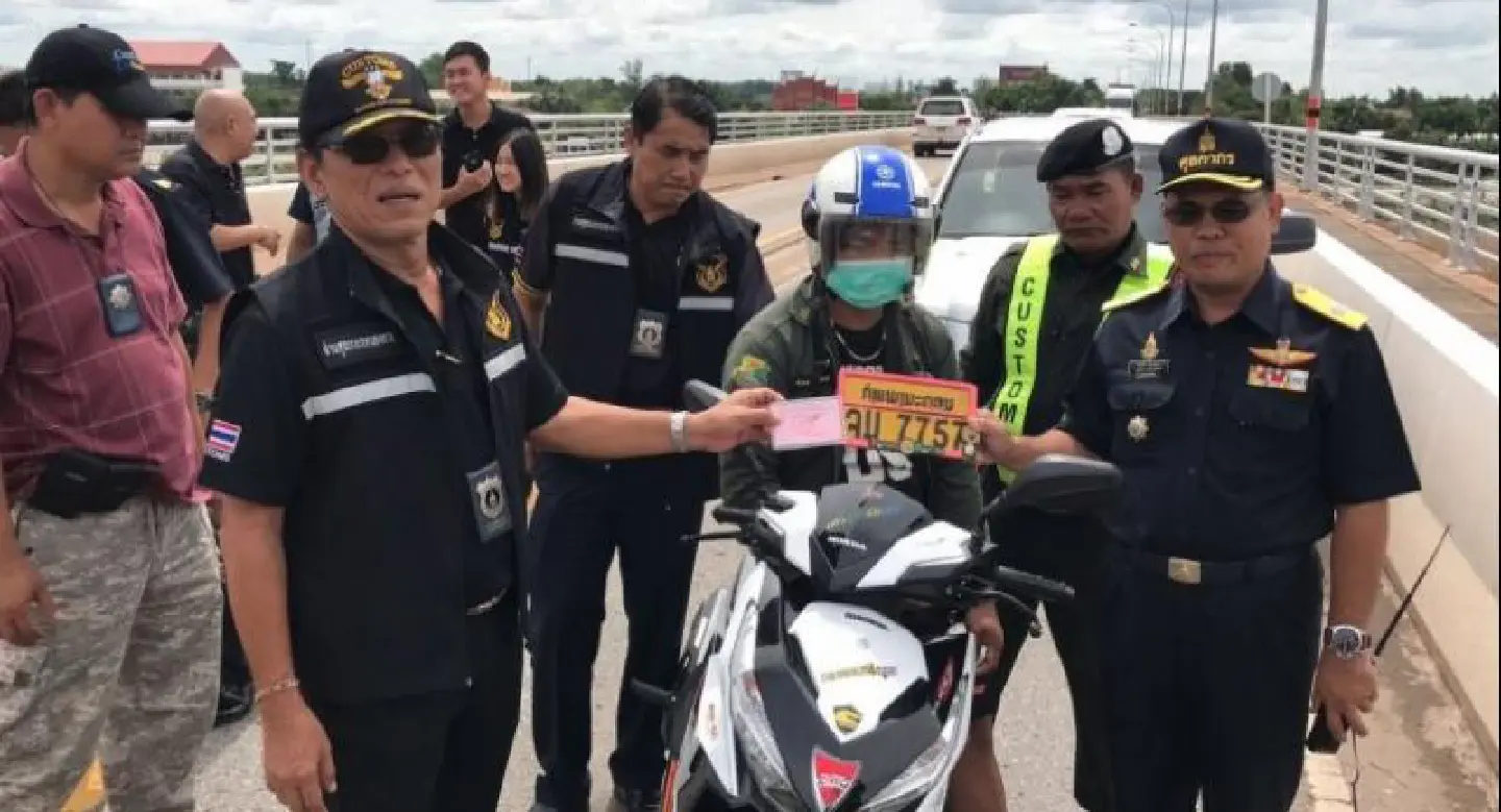 Lao man arrested for trying to escape across border with motorcycle Lao man arrested for trying to escape across border with motorcycle