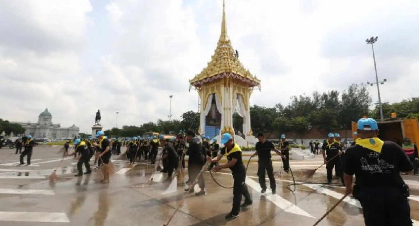 King’s College students turn out in Royal Cremation preparations King’s College students turn out in Royal Cremation preparations