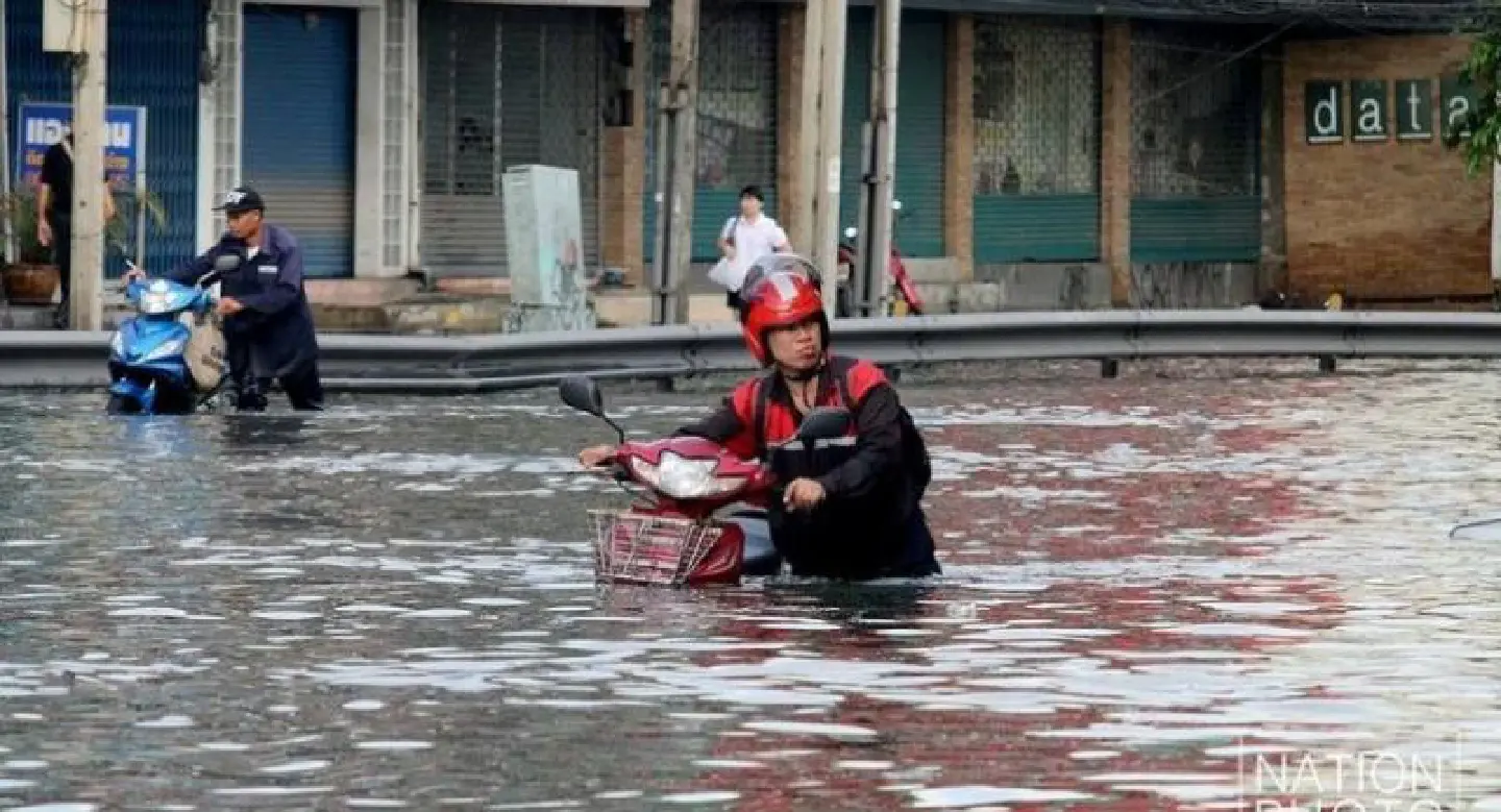 Heavy overnight rains cause flooding in Bangkok Heavy overnight rains cause flooding in Bangkok