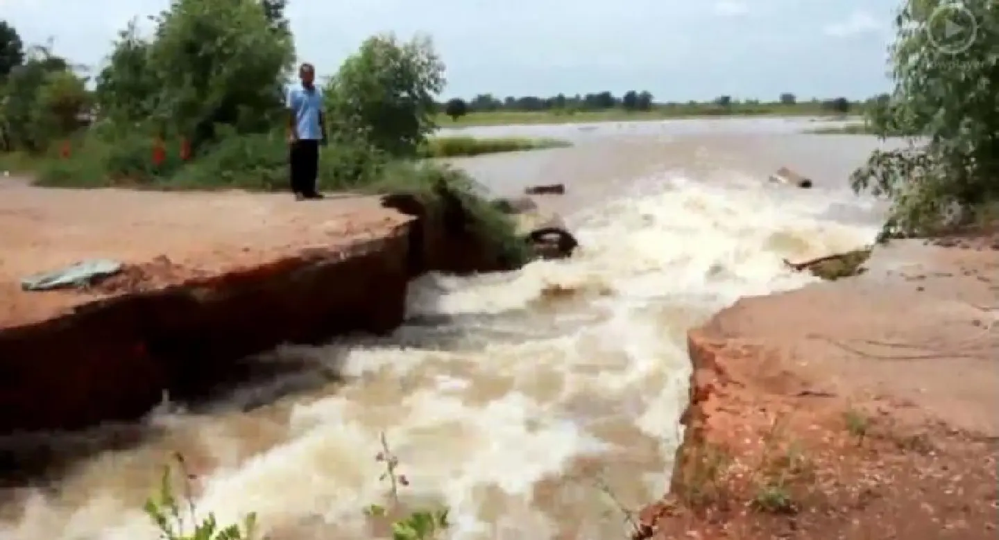Flood threatens downtown Chaiyaphum, villages stranded