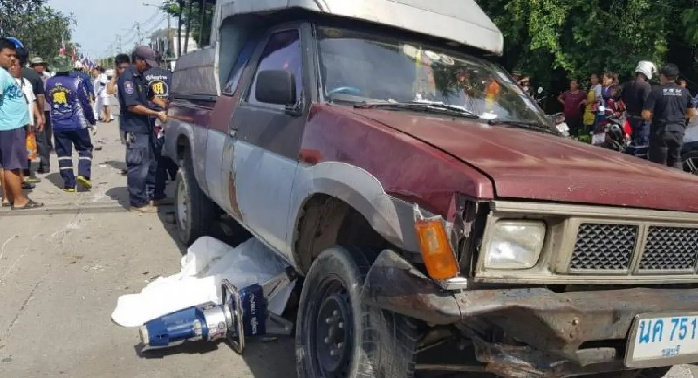 Elderly motorcyclist killed, traffic gridlocked in Chon Buri Elderly motorcyclist killed, traffic gridlocked in Chon Buri