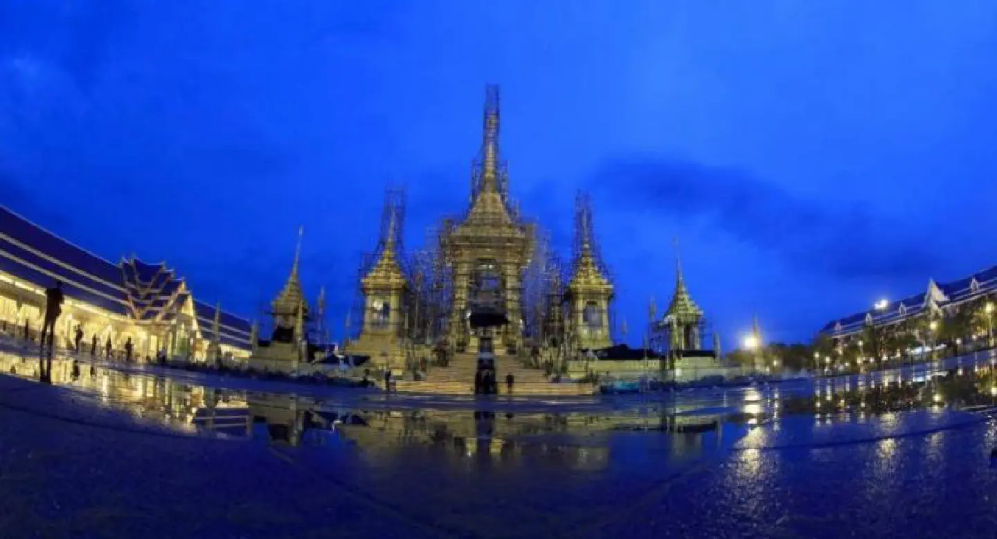 Installation of nine-tiered umbrella atop Royal Crematorium to be broadcast live Installation of nine-tiered umbrella atop Royal Crematorium to be broadcast live