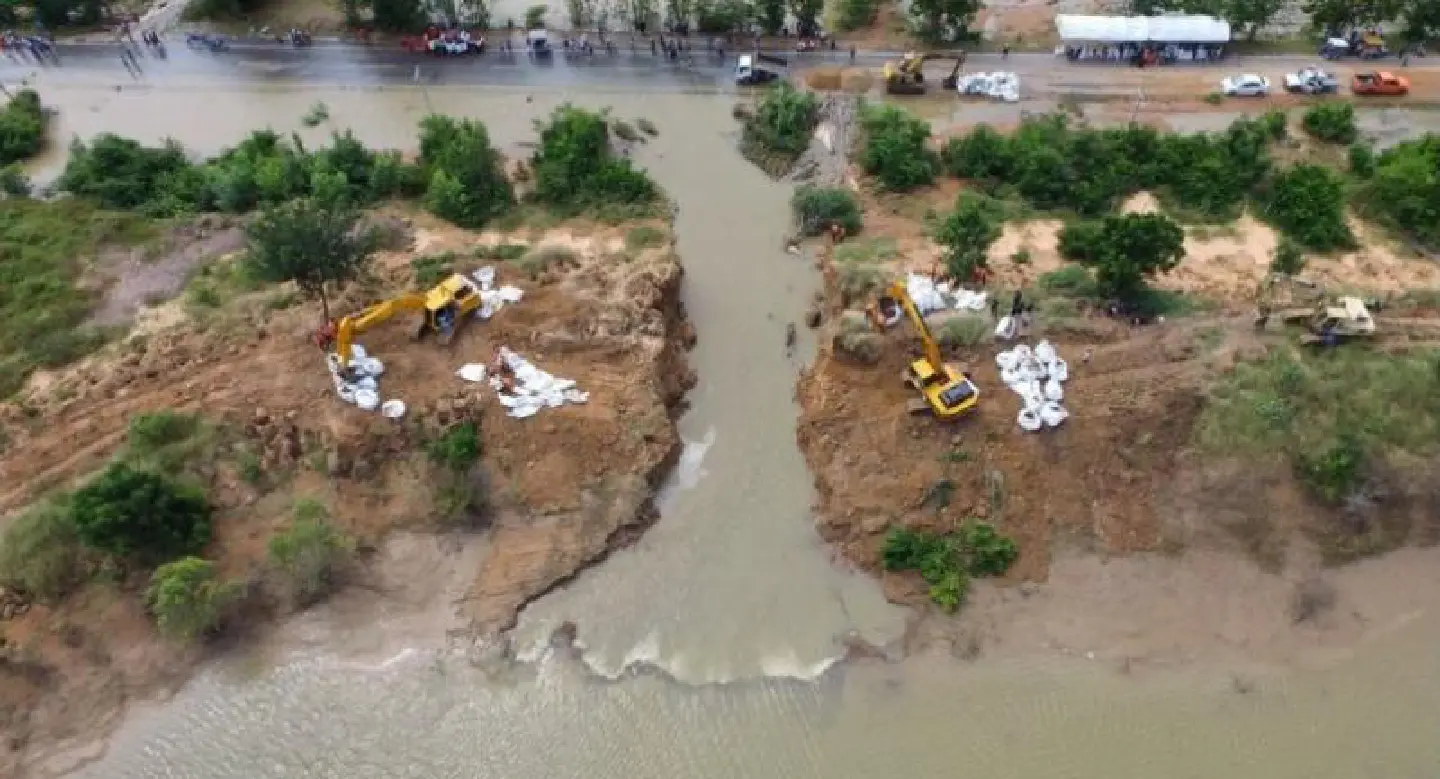 Flood woes will ease, if rains cease, says Chatchai Flood woes will ease, if rains cease, says Chatchai
