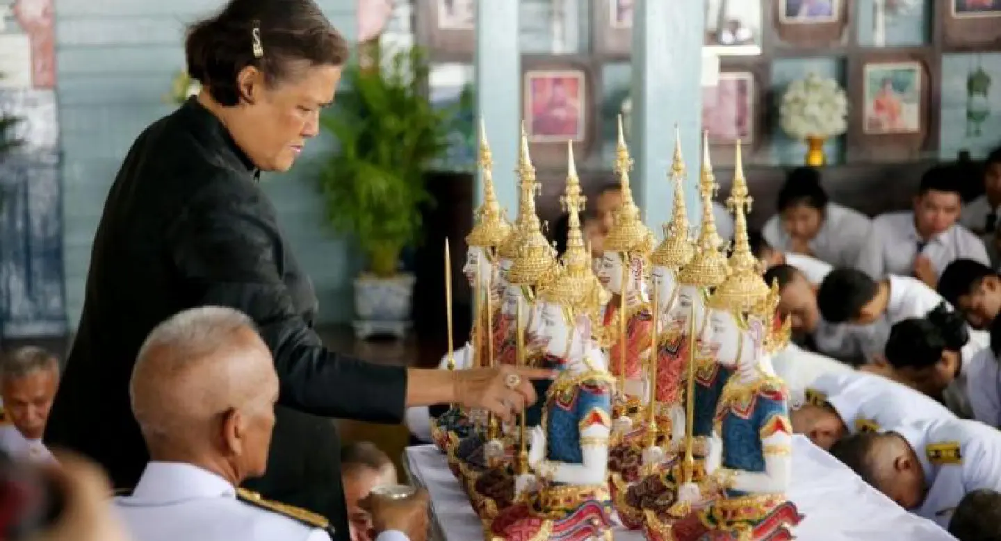 HRH Princess Sirindhorn performs sacred offering ceremony for funeral pyre HRH Princess Sirindhorn performs sacred offering ceremony for funeral pyre