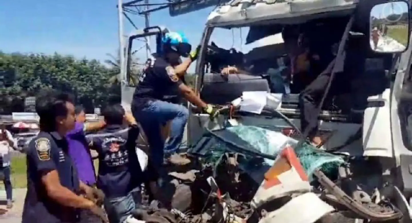 One killed, two injured in double road accidents in Roi Et One killed, two injured in double road accidents in Roi Et