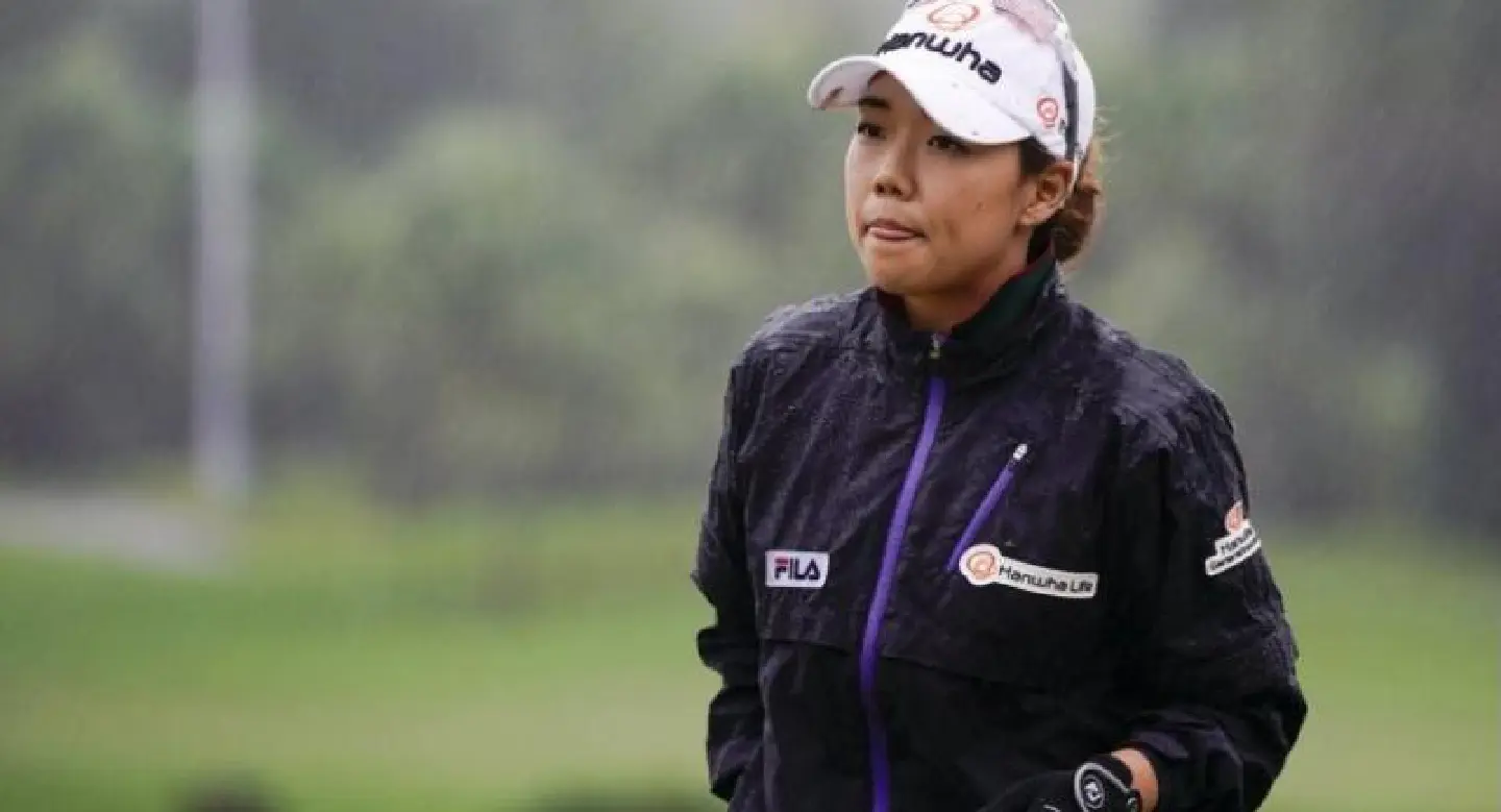 South Korea's Shin, Ji share lead in Taiwan South Korea's Shin, Ji share lead in Taiwan
