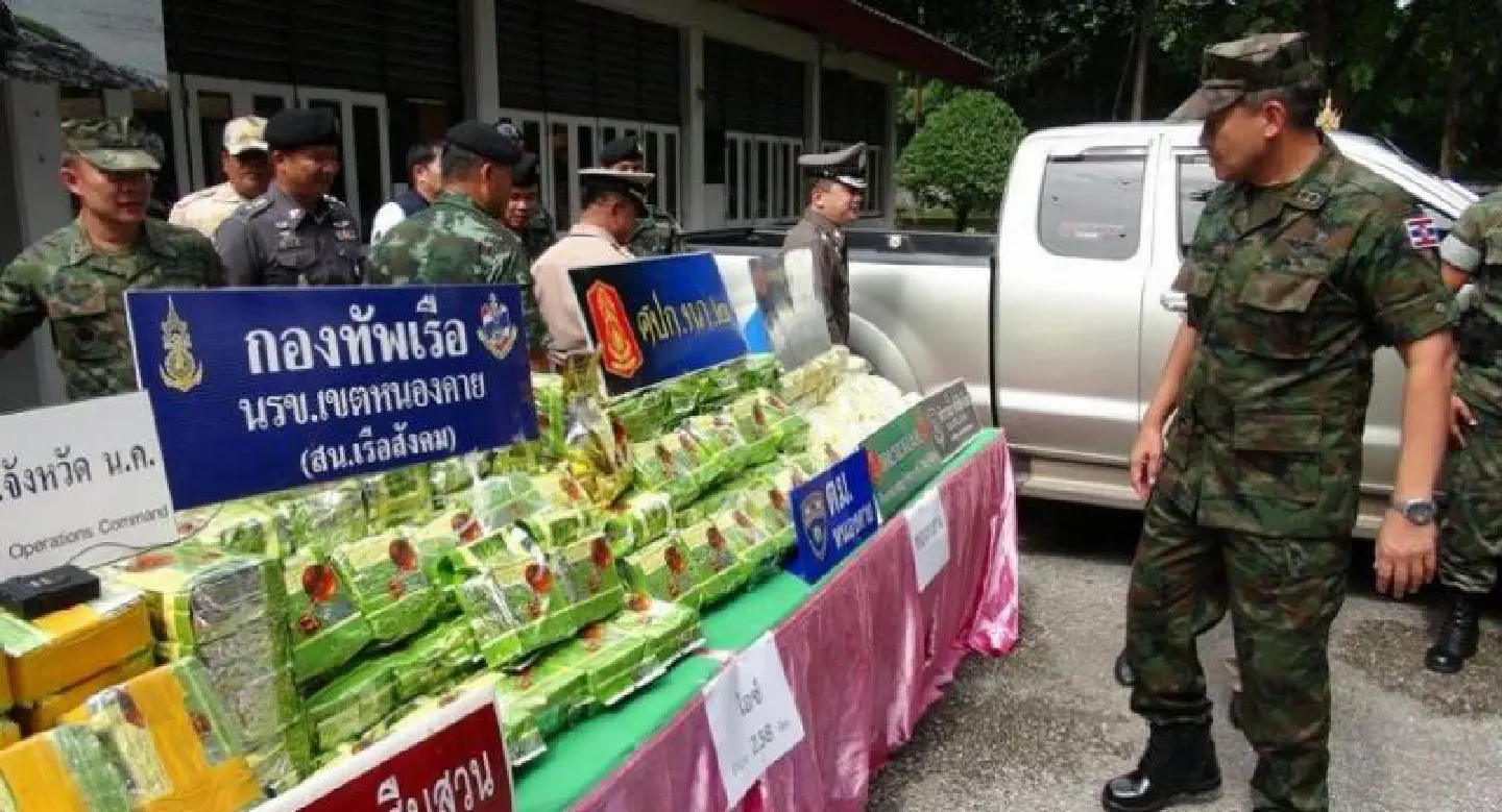 Six smugglers escape as six sacks of meth seized in Nong Khai Six smugglers escape as six sacks of meth seized in Nong Khai