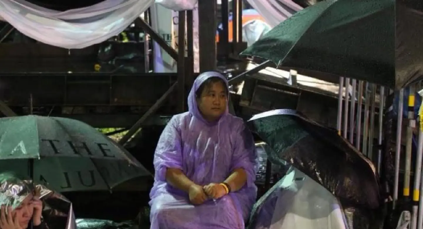 Royal funeral campers lashed by rain
