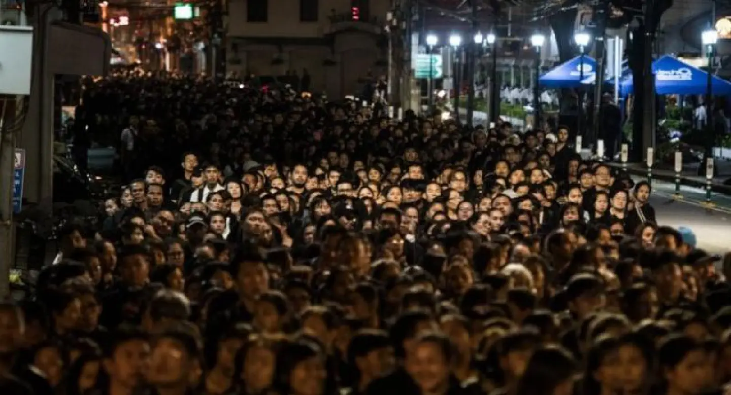Many thousands queue to secure a place to watch Royal Cremation ceremonies