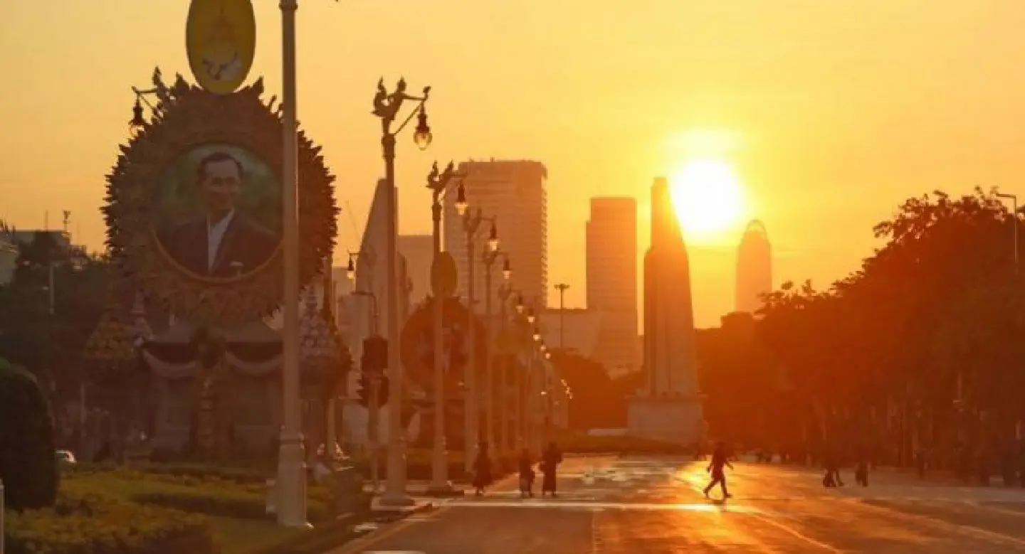 27 roads around Sanam Luang closed