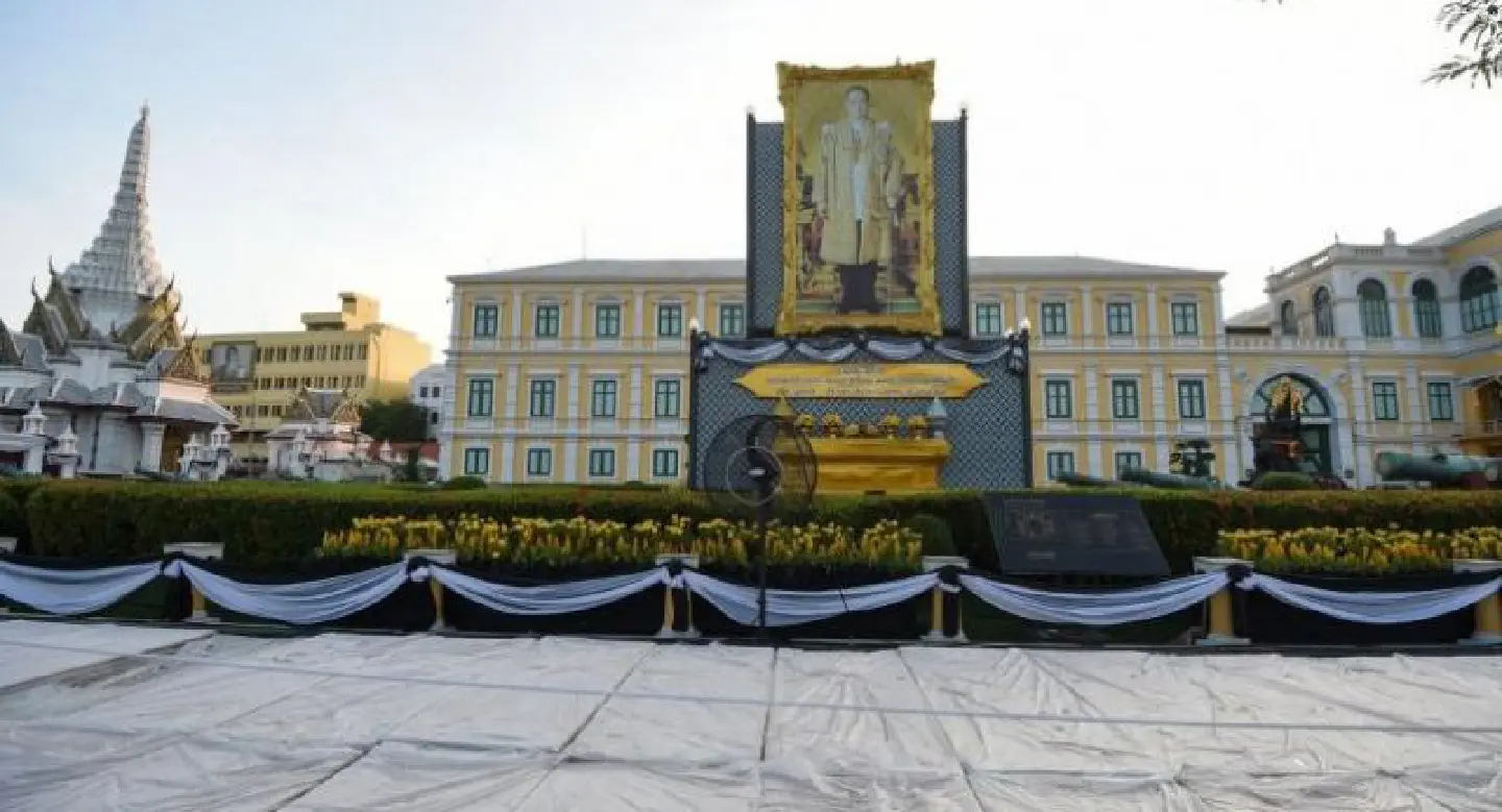 King orders authorities to care for mourners King orders authorities to care for mourners