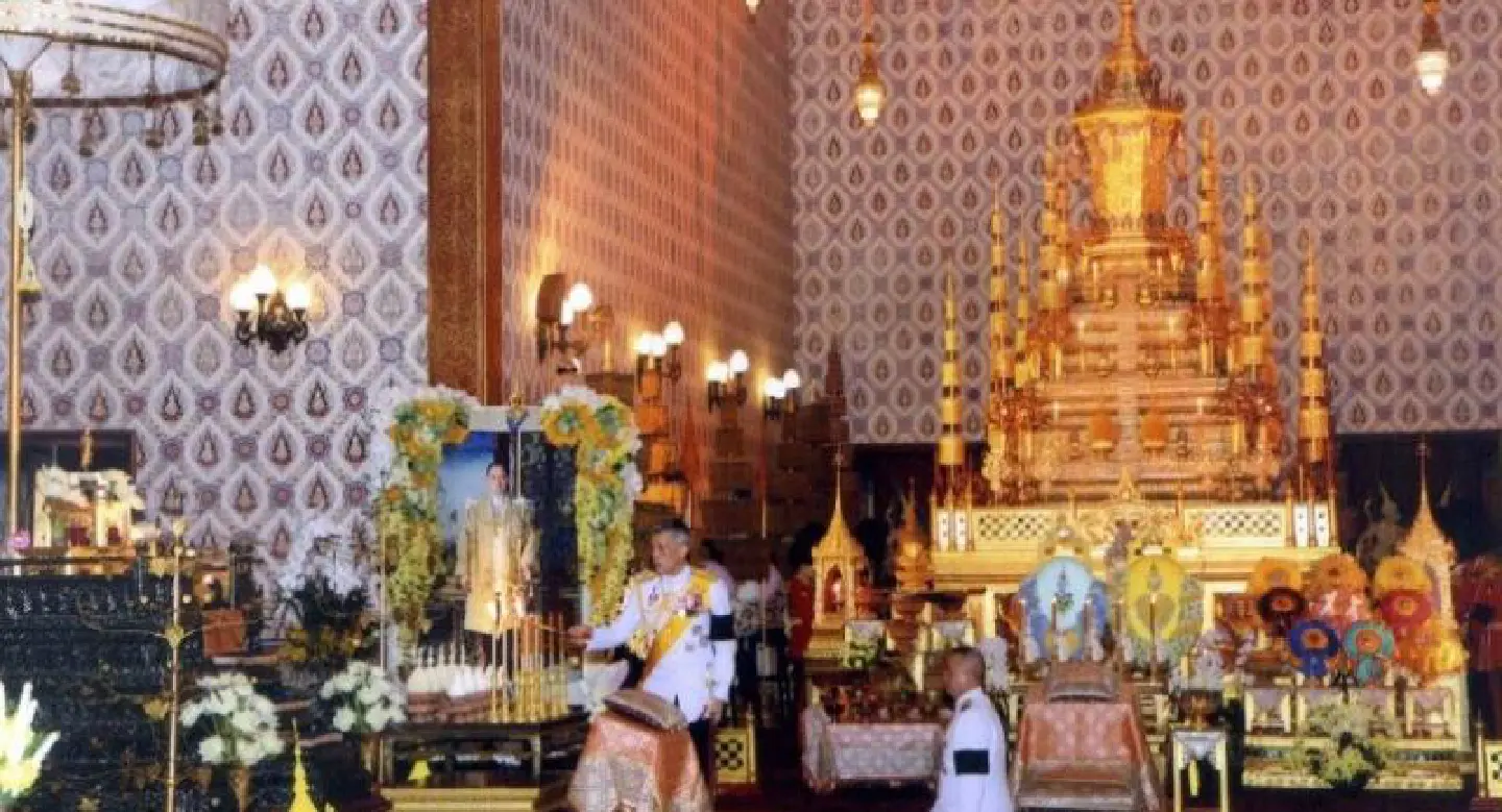 King makes merit to begin Royal Cremation King makes merit to begin Royal Cremation