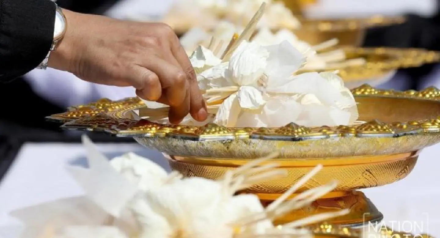 Over 20,000 pay floral tributes in Kalasin Over 20,000 pay floral tributes in Kalasin