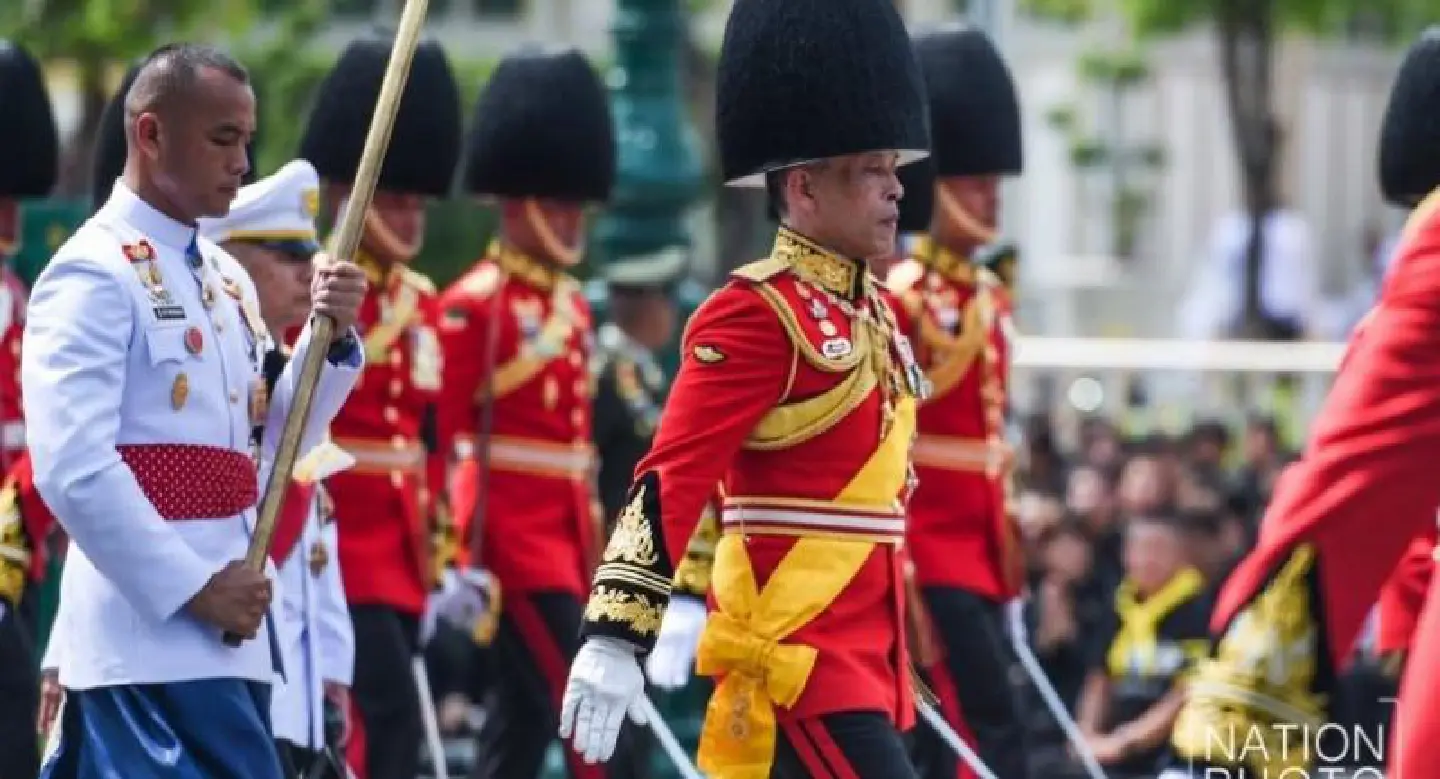 His Majesty lays funeral flower to start symbolic cremation His Majesty lays funeral flower to start symbolic cremation