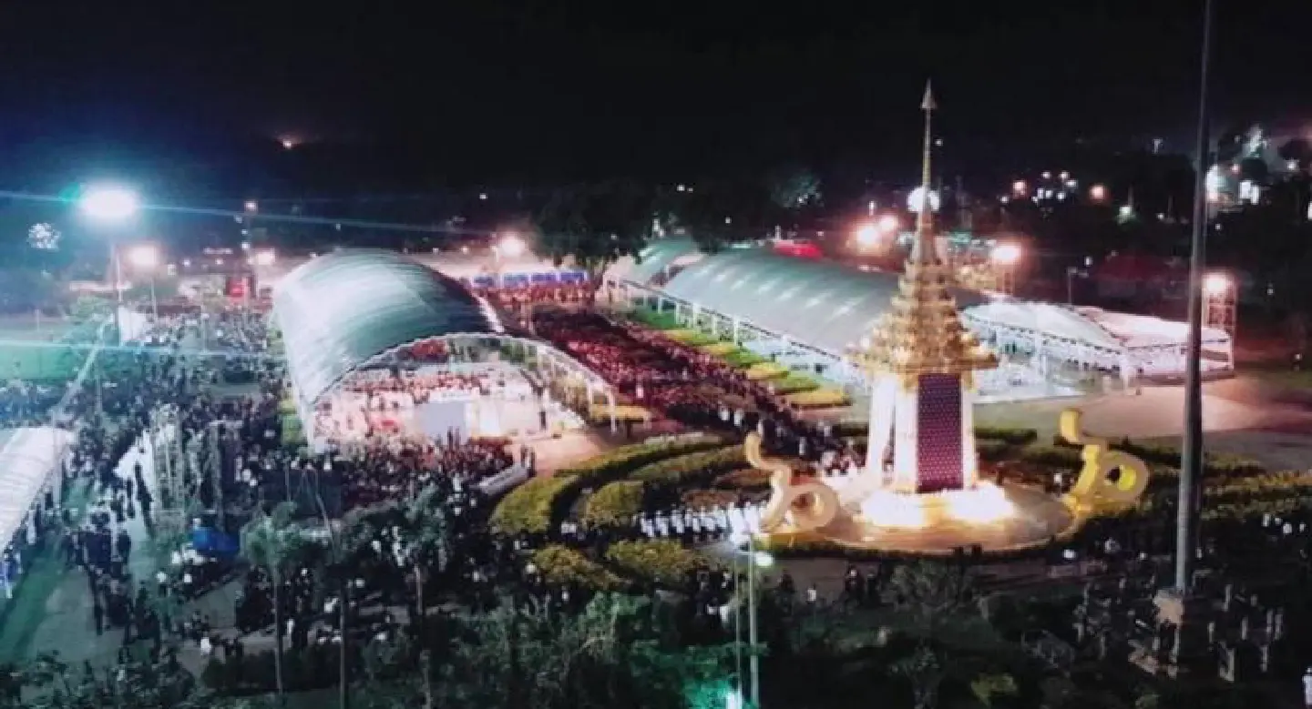 19.1 million Thais offered sandalwood flowers in homage 19.1 million Thais offered sandalwood flowers in homage