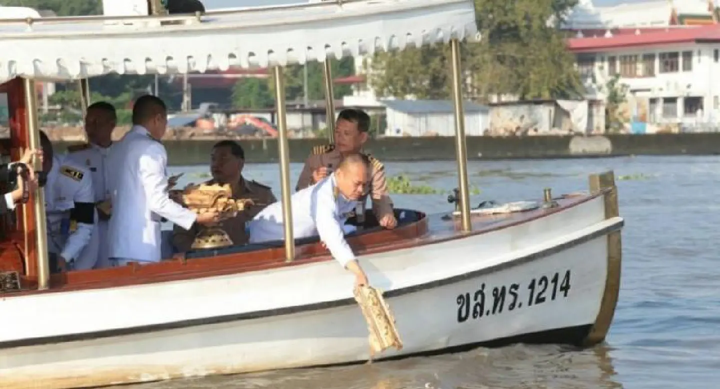Sacred Royal Pyre items floated into Chao Phraya Sacred Royal Pyre items floated into Chao Phraya