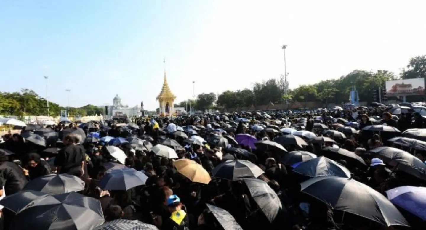 Over 19m people paid loving tributes Over 19m people paid loving tributes