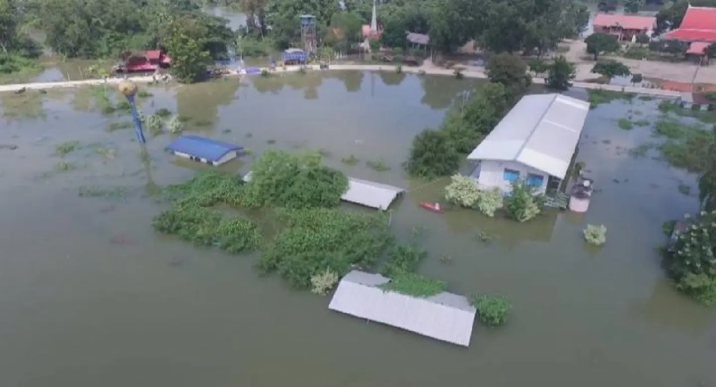 Life-jackets needed for students of flooded schools Life-jackets needed for students of flooded schools