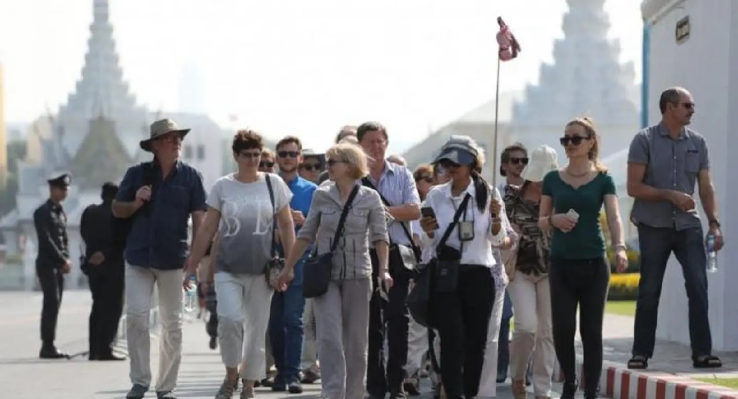 Tourists back in large numbers as Grand Palace, Temple of the Emerald Buddha reopen for visitors Tourists back in large numbers as Grand Palace, Temple of the Emerald Buddha reopen for visitors