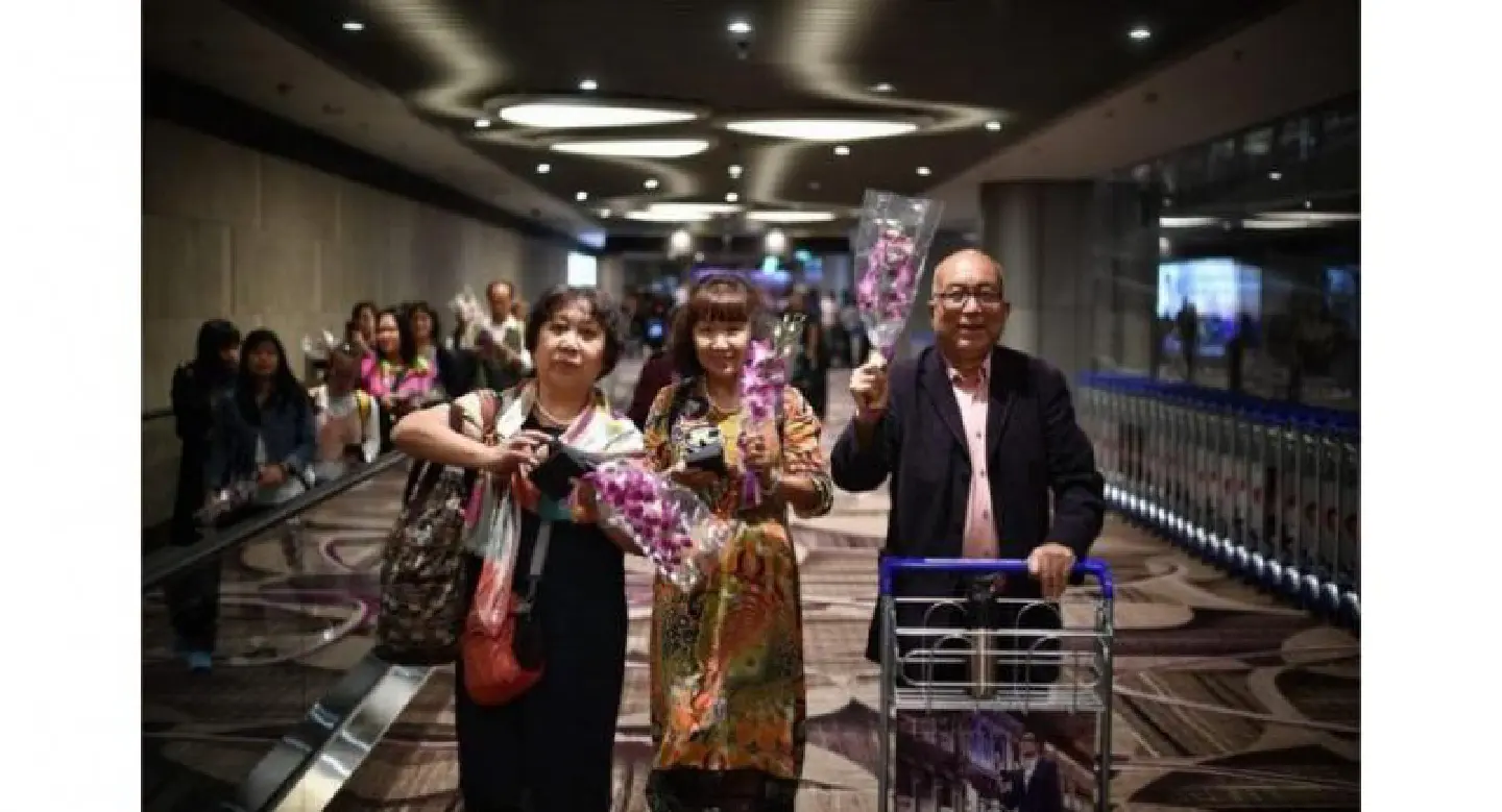 Changi Airport's Terminal 4 opens for business; smooth operations for first arriving and departing f Changi Airport's Terminal 4 opens for business; smooth operations for first arriving and departing f